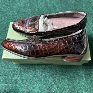 Clarks Loafer Shoes Dark Brown Croc Women’s Size 6M